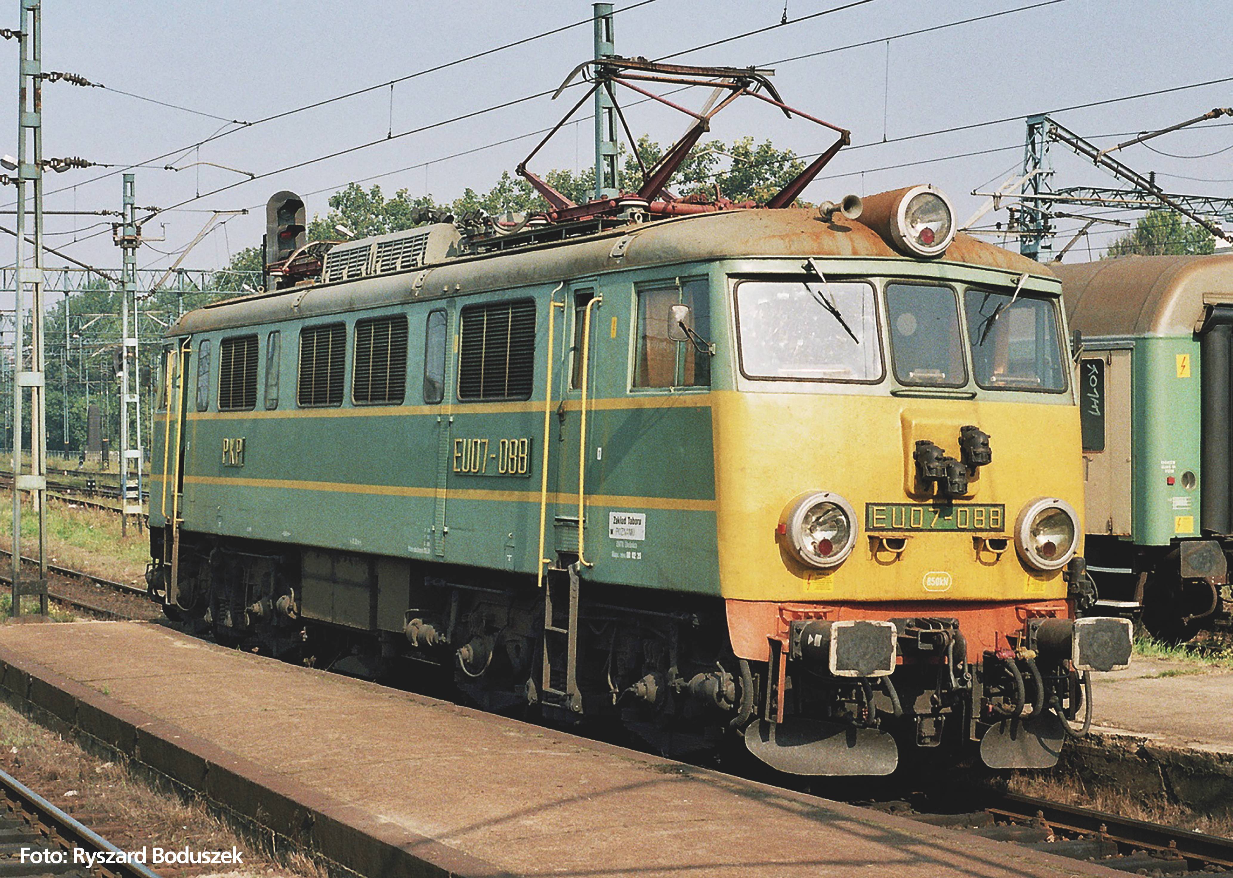 Piko 96389 H0 Elektrische locomotief/Sound EU06 PKP IV + PluX22 Dec.